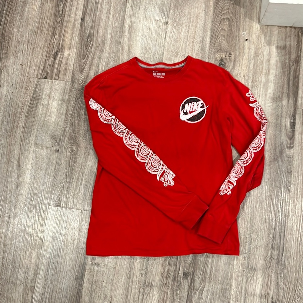 Red/black/white Nike tee